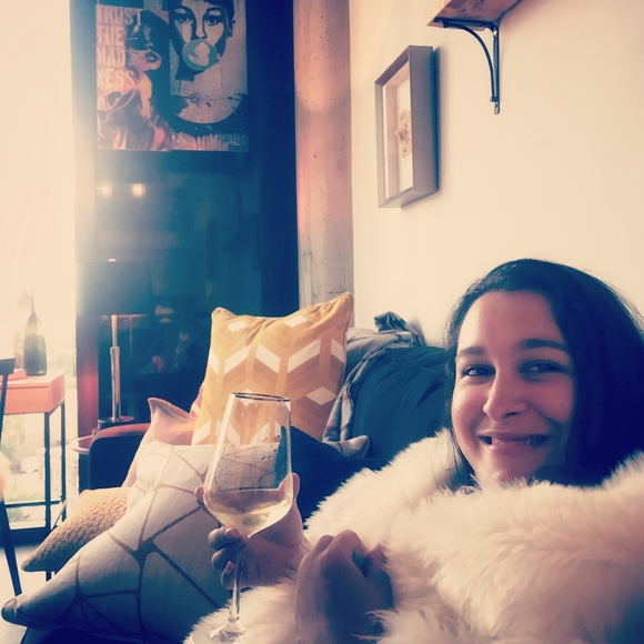 I'm Liz, and it's getting cute! - Picture 4 of 6